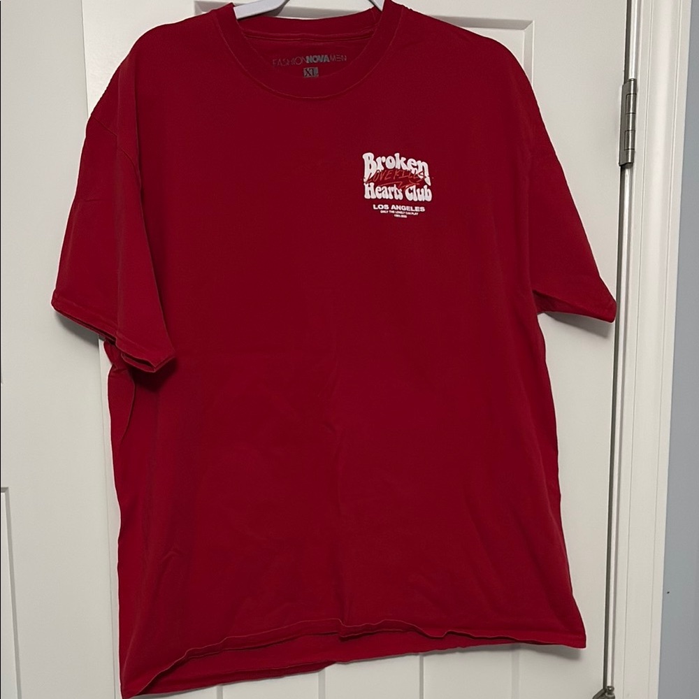 Fashion Nova Men “Broken Hearts Club” t-shirt size: XL